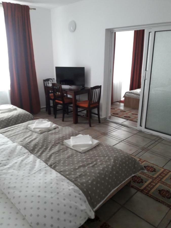 Ferienwohnung Cazare Neu-Arad Autostrada Exterior foto