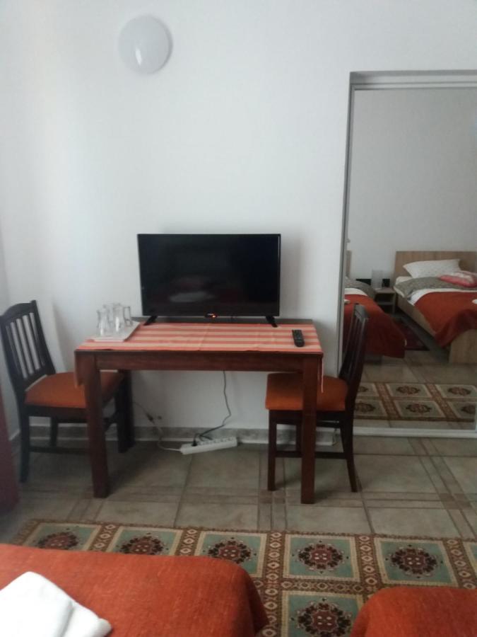 Ferienwohnung Cazare Neu-Arad Autostrada Exterior foto
